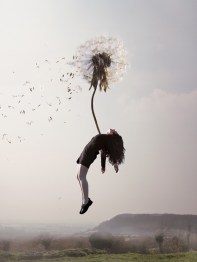 maia-flore-sleep-elevation-girl-flying-chicquero-dundelion